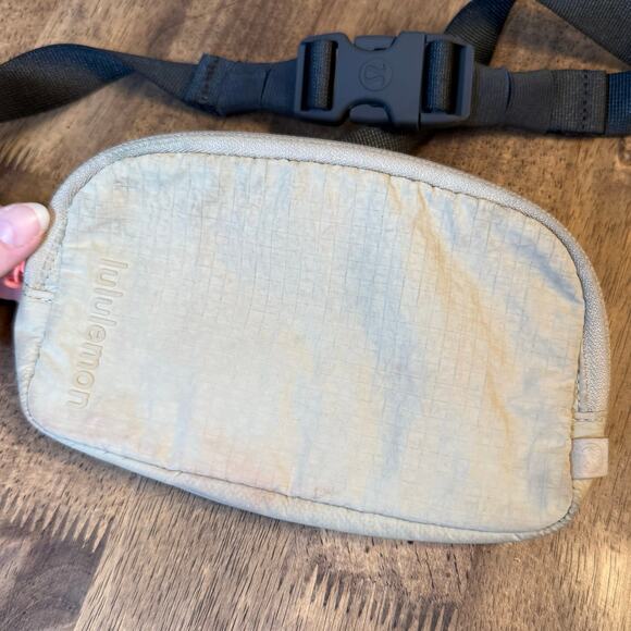 Lululemon Everywhere Mini Belt Bag Ripstop Trench Tan Fanny Pack Crossbody Zip - Picture 4 of 10